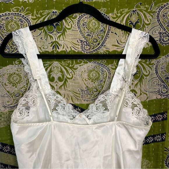 Y2K Victoria’s Secret Bridal Ivory Satin and Lace Slip Dress Size Medium - Picture 10 of 16